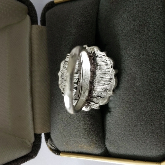 Pretty blue/turquoise flower ring - Picture 3 of 3